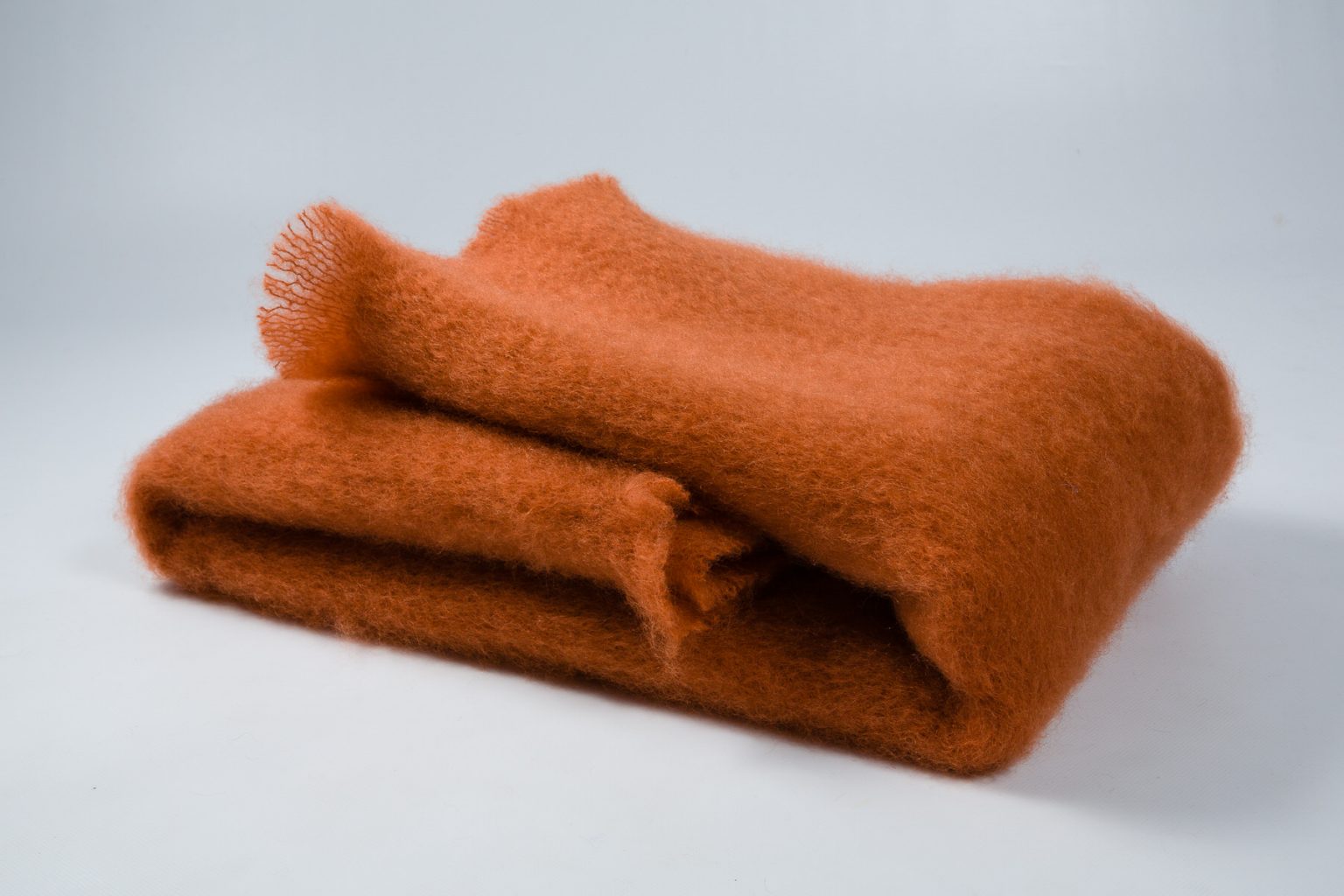 Mohair Lisos Throw Handcrafted in Ezcaray by Nomada Deco